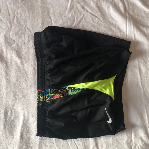 🍀Nike Dri Fit running shorts - Picture 2 of 4
